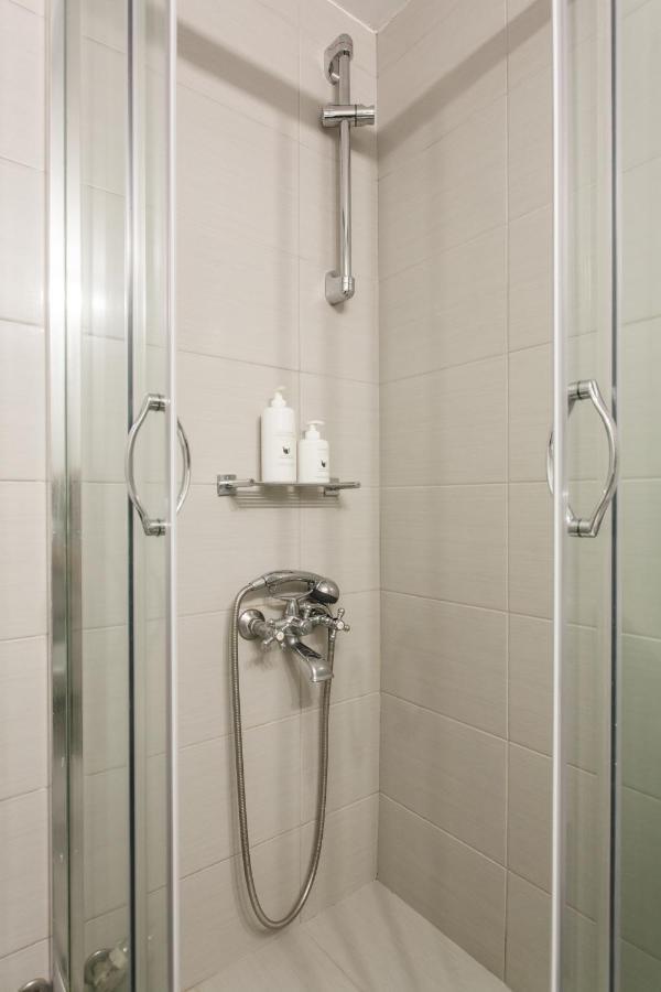 Central Apartment At Plaka 1 Bed For 2 Pers Athens Luaran gambar